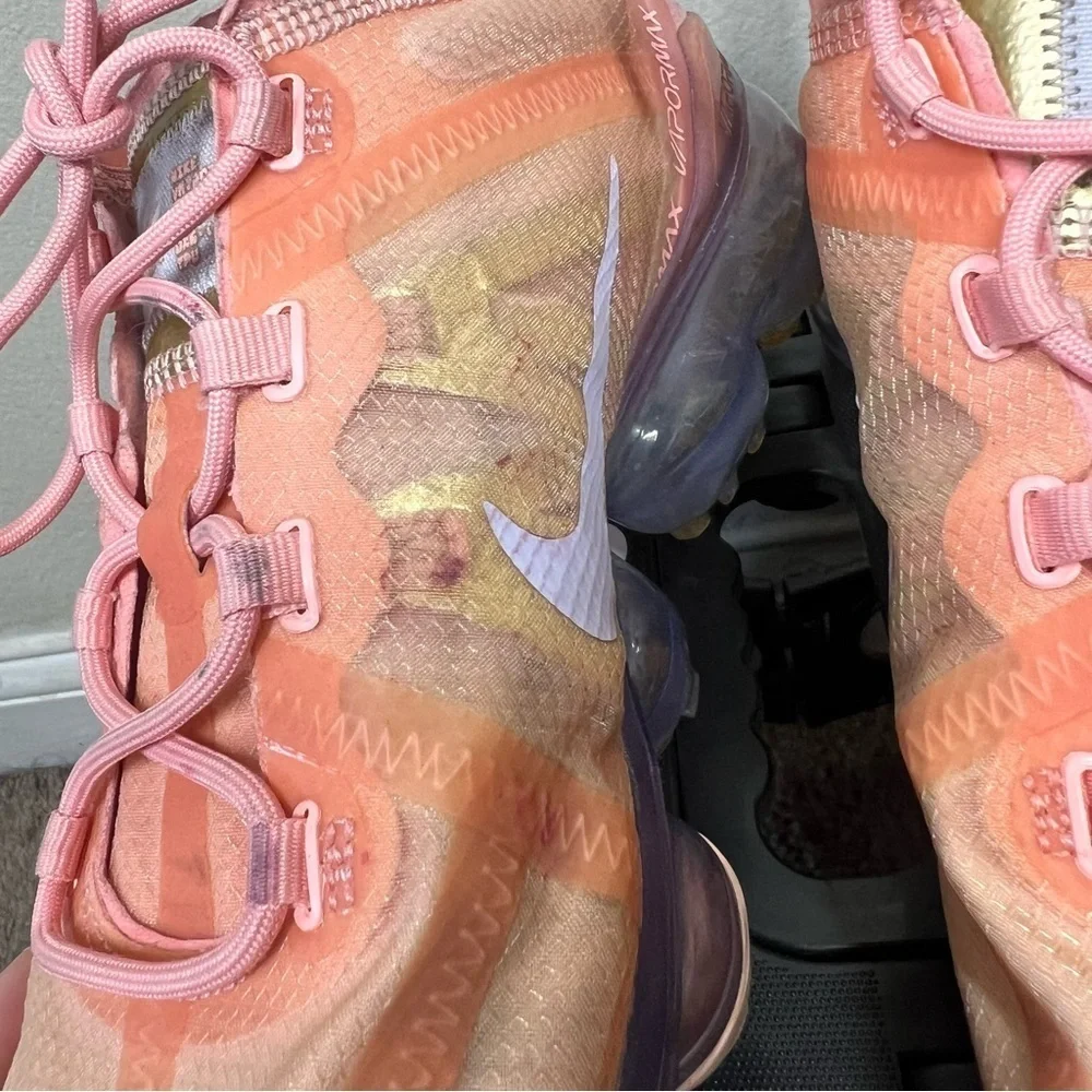 Nike Air VaporMax 2019 Running Shoes Womens Size 10 AR6632-603 Bleached Coral
